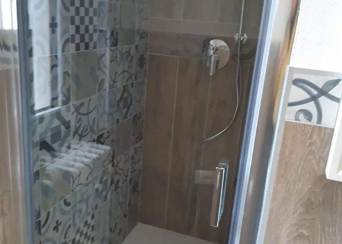 アパート L' Aurora ノーヴィ・リーグレ